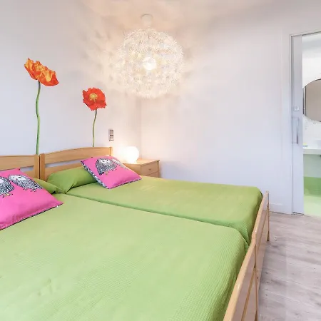Vakantiehuis Lively Holiday In With Swimming Pool